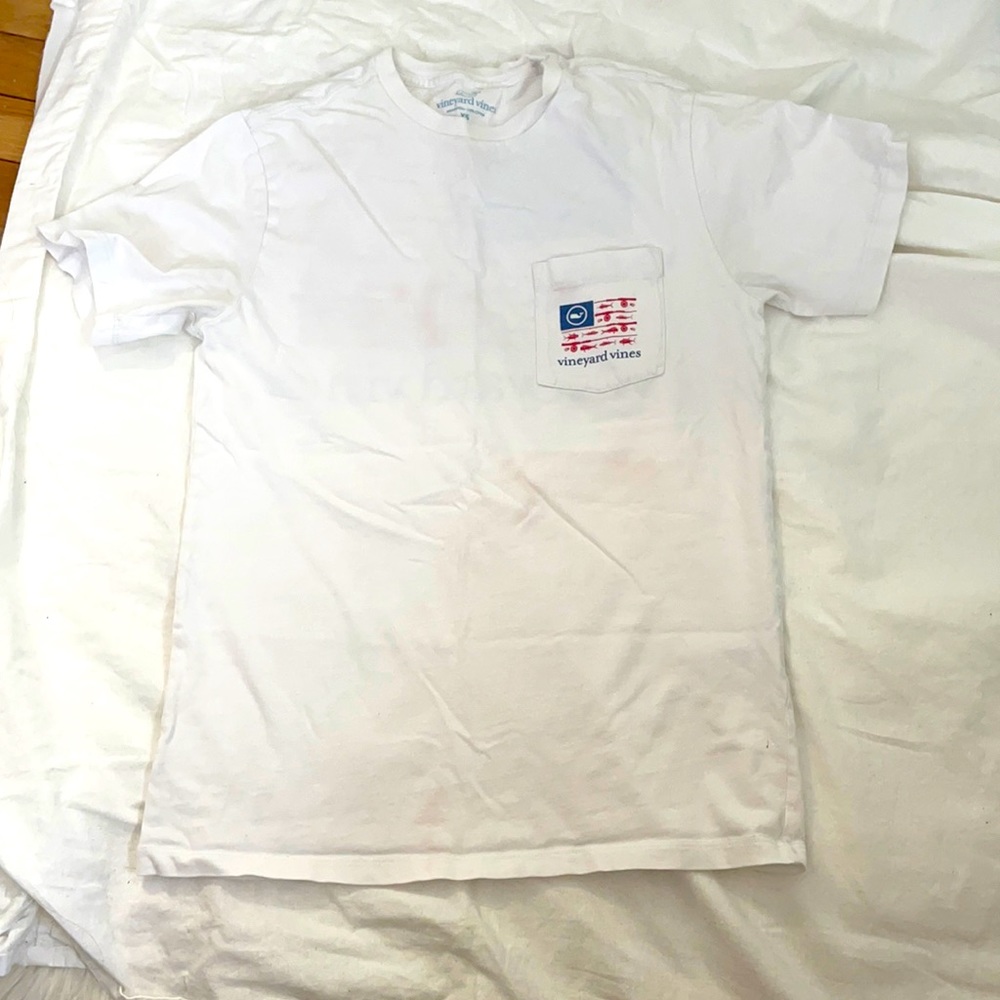 Vineyard vines tee shirt